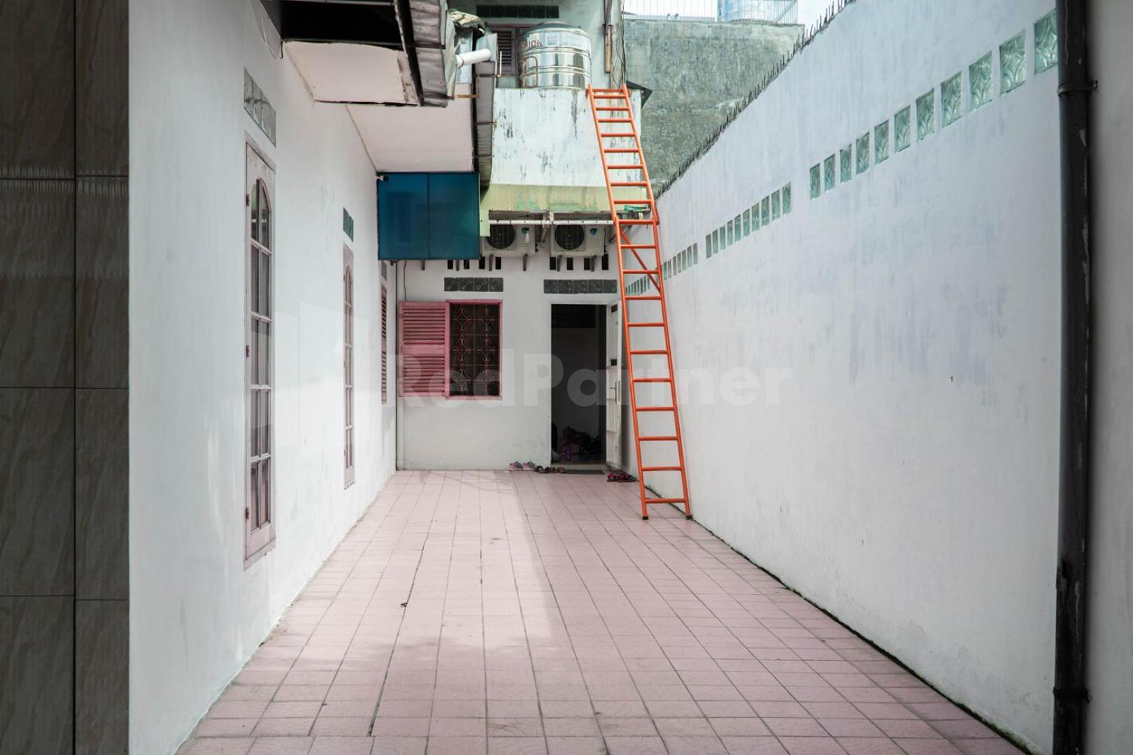 Asri Residence Near Jalan Iskandar Muda Medan Mitra Reddoorz المظهر الخارجي الصورة